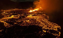 İzlanda'da Yanardağ Tehlikesi: OHAL İlan Edildi