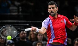 Sinner'in galibiyeti, Djokovic'i yarı finale taşıdı