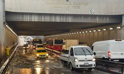 İzmir'de sağanak yağış görüntüleri