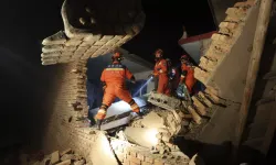 Çin'de deprem: En az 118 ölü
