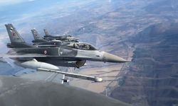 Türk F-16'larından Romanya'da selamlama uçuşu
