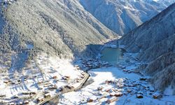 Ünlü turizm merkezi Uzungöl karla kaplandı