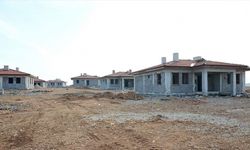 Yeşilyurt'taki depremzedelerin köy evleri inşa ediliyor