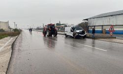 Balıkesir'de kamyonet ile TIR çarpıştı: 1 yaralı