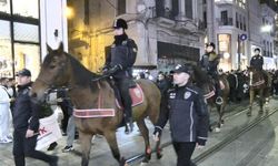 Beyoğlu'nda atlı polislerle yılbaşı denetimi