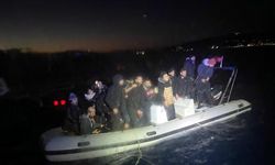 Bodrum'da sürüklenen bottaki 17 kaçak göçmen kurtarıldı