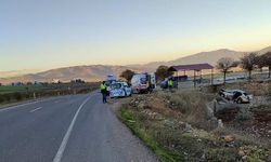 Gaziantep'te otomobil şarampole devrildi:3 yaralı