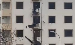 Kadıköy'de 6 katlı bina çatısında tehlikeli çalışma kamerada