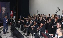 Kozan'da halk korosu konser verdi