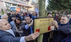 Özel'den CHP'nin bahçesine 100. yıl çınarı