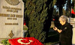 Şair Mehmet Akif Ersoy mezarı başında anıldı