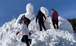Sarıkamış Şehitleri'nin kardan heykelleri yapılıyor