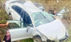 TIR'ın çarptığı otomobildeki evli çift yaralandı