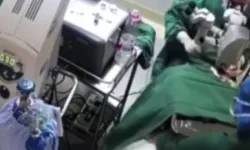 Çin'de doktor, ameliyat sırasında hastayı yumrukladı!