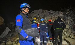 Çin'in dört bir yanından deprem bölgelerine yardım gidiyor
