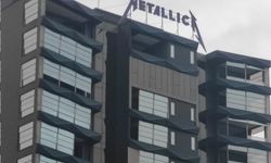 Mersin'de Göz Kamaştıran "Metallica"  isimli Apartman Ortaya Çıktı