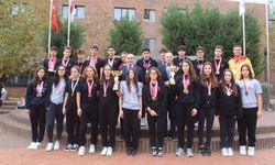Dokuz Eylül Koleji Yüzme Takımları İzmir Şampiyonu oldu