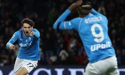 Altı dakikada üç gol atılan maçı Napoli kazandı