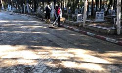 Manisa Büyükşehir Belediyesi, Turgutlu Eski Mezarlığı'nda yoğun çalışma gerçekleştiriyor