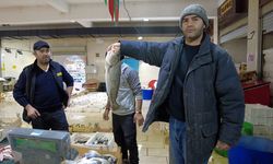 Balıkçılar boş dönmüyor! İzmir'de levrek zamanı