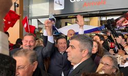 Ahmet Aras, partililer tarafından karşılandı