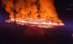 İzlanda'da yanardağ patlaması yaşandı