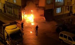 Bursa'da park halindeki kamyonette çıkan yangın, iş yerine sıçradı