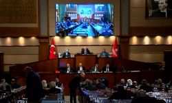 İBB Meclis Toplantısında partisini eleştirdi; AK Parti'yi övdü