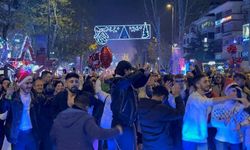 Kadıköy'de toplanan vatandaşlar, yeni yıla böyle girdi