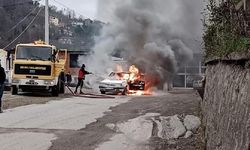 Seyir halindeki otomobil, alev alev yandı