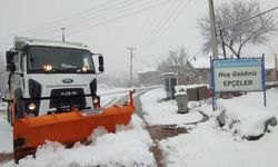 Bursa'da kardan kapanan 63 yolda Büyükşehir seferberliği