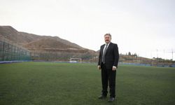 Kayseri Melikgazi'den gençlere futbol sahası