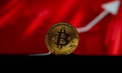 Bitcoin, 27 Ayın Zirvesinde! Piyasa Değeri 1 Trilyon Doları Aştı