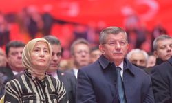 Ahmet Davutoğlu, Gelecek Partisi’nin Liderliğini Sürdürüyor