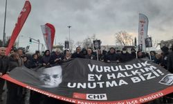 Kadıköy'de Binler Uğur Mumcu İçin Yürüdü: 'Türkiye Laiktir, Laik Kalacak!'