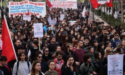 Yunan Öğrenciler, Eğitim İçin Sokaklarda