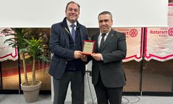 Rotaractlardan Murat Demircan’a meslek hizmetleri ödülü