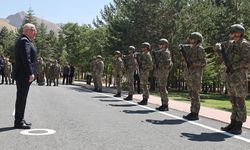 Bakan Güler Hatay'daki birliklerde incelemelerde bulundu
