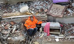 Kahramanmaraş Depremi: Enkaz Altındaki Kızının Elini Bırakmayan Baba Konuştu