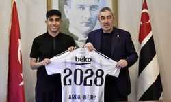 Beşiktaş'ta Arda Berk'e profesyonel sözleşme