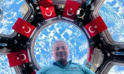 Alper Gezeravcı, Dünyaya Dönüşü Geciken İlk Türk Astronot, Sosyal Medyadan Paylaşımda Bulundu