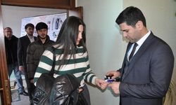Azerbaycan'daki cumhurbaşkanı seçimi için Türkiye'deki seçmen Kars'ta sandık başına gitti