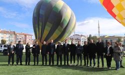 Burdur'da sıcak hava balonu gösteri uçuşu yaptı
