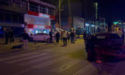 Bursa'da iki otomobil çarpıştı;  6 yaralı