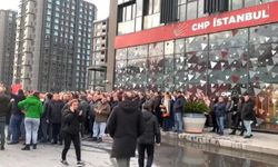 CHP İstanbul İl Başkanlığı önünde aday tepkisi