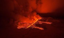 İzlanda’da 3’üncü kez patlayan yanardağ sebebiyle acil durum ilan edildi