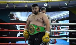 İzmirli boksör Gürkan Karadağ şampiyonu devirdi
