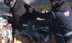 TIR'da çöp yığınlarının arasında 3 kaçak göçmen yakalandı