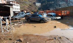 Vali Ünsal: Borçka’daki sel ve heyelan sonrası 21 konut tedbir amaçlı boşaltıldı