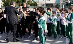 Bakan Tekin İzmir'de okul ziyaretlerinde